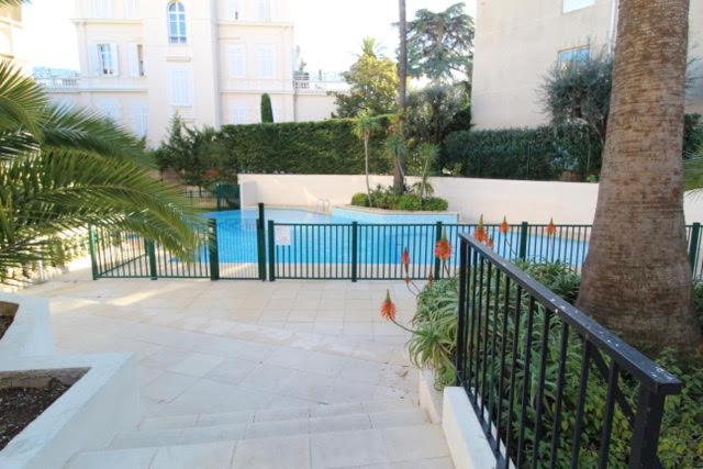 CANNES-PASSY - TRÈS BEAU STUDIO POUR 4 PERS - PISCINE DANS RÉSIDENCE - PARKING PRIVé - JARDIN Exterior foto